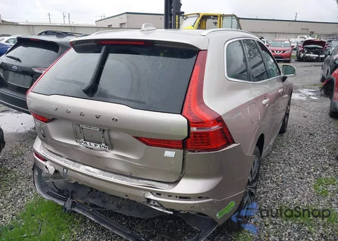 2023 Volvo Xc60 Recharge Plug-In Hybrid T8 Ultimate Bright Theme z USA, uszkodzony, nr VIN YV4H60DA7P1362980